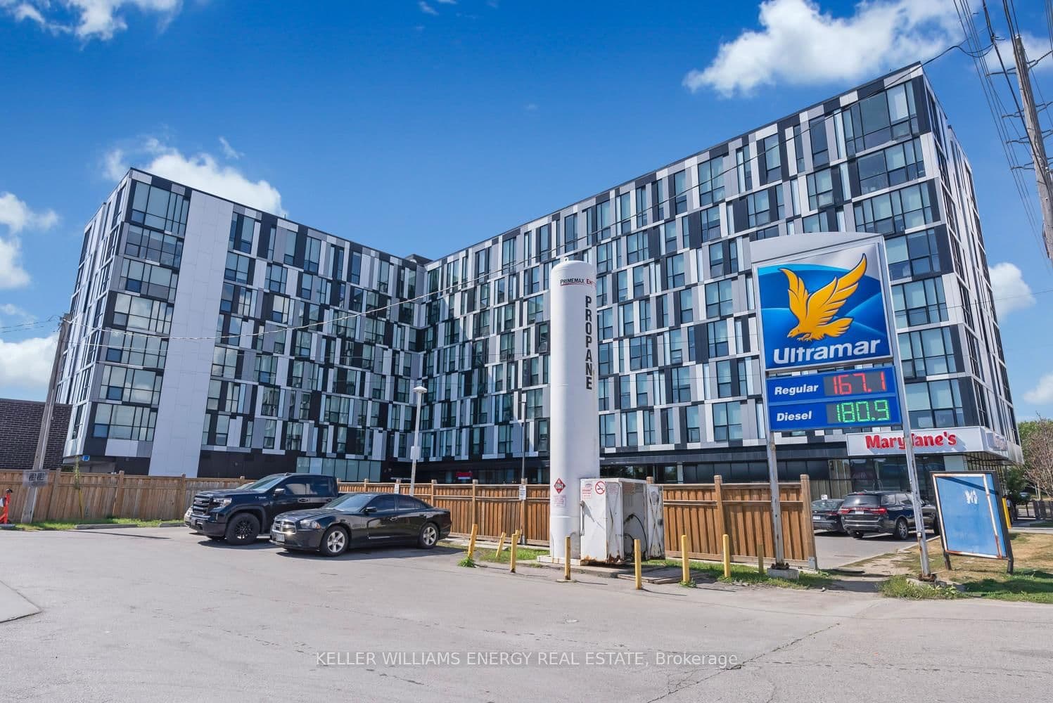 #217 - 1900 Simcoe Street N