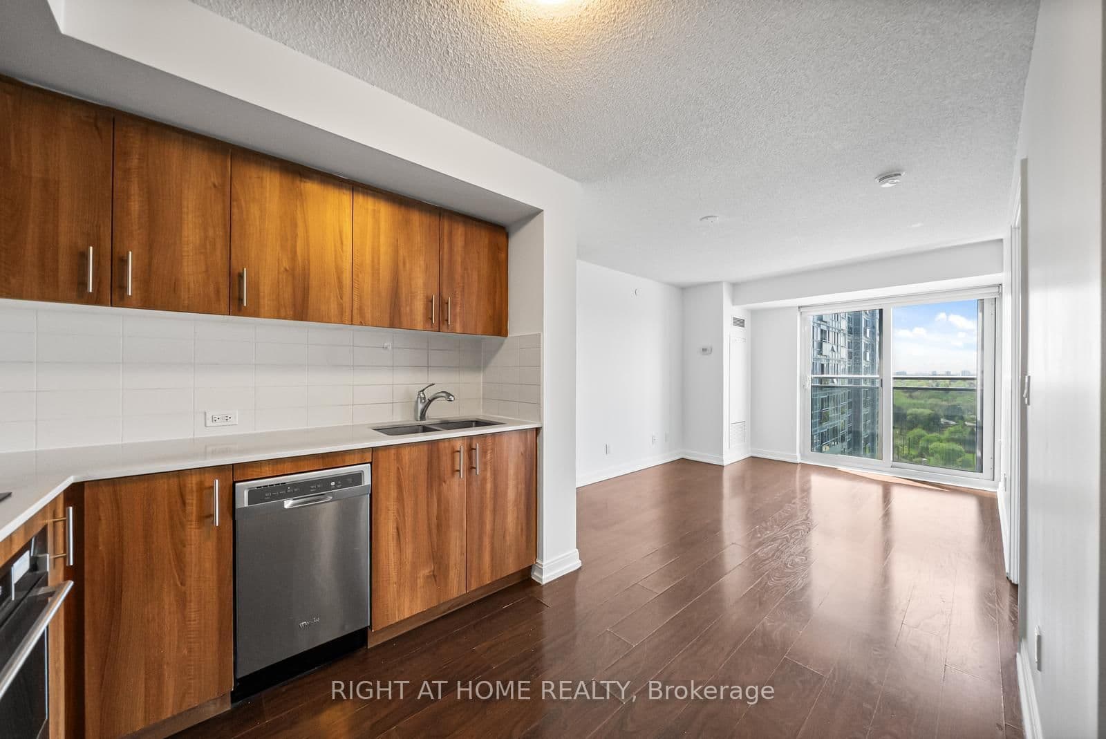 #1505 - 255 Village Green Square