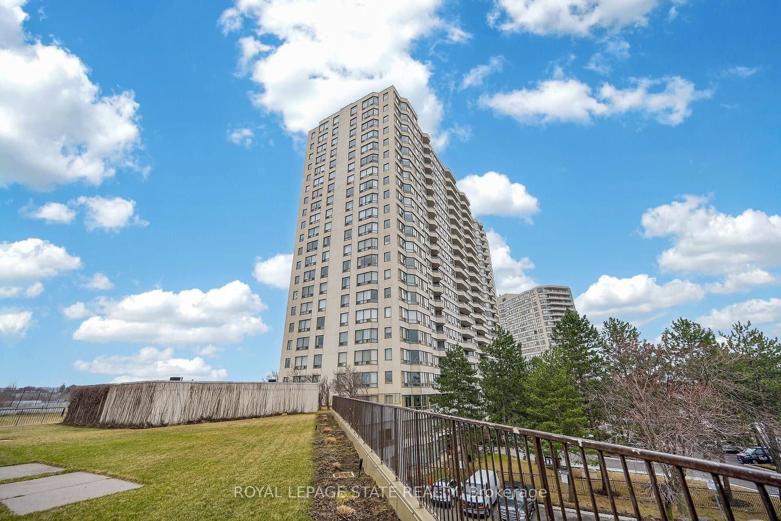 #1918 - 3 Greystone Walk Drive