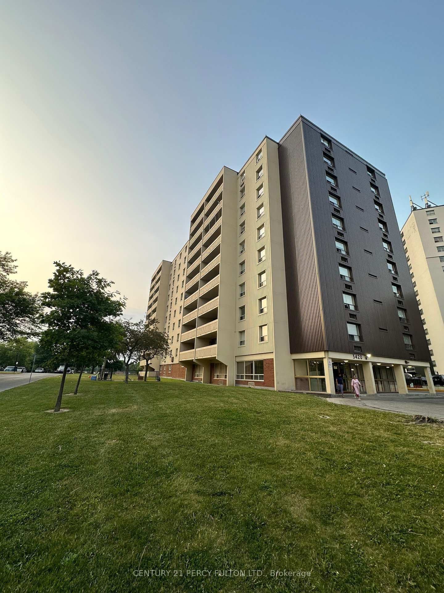 #404 - 3420 Eglinton Avenue E