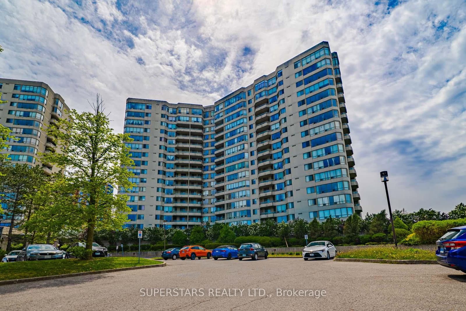 #1813 - 160 Alton Towers Circle
