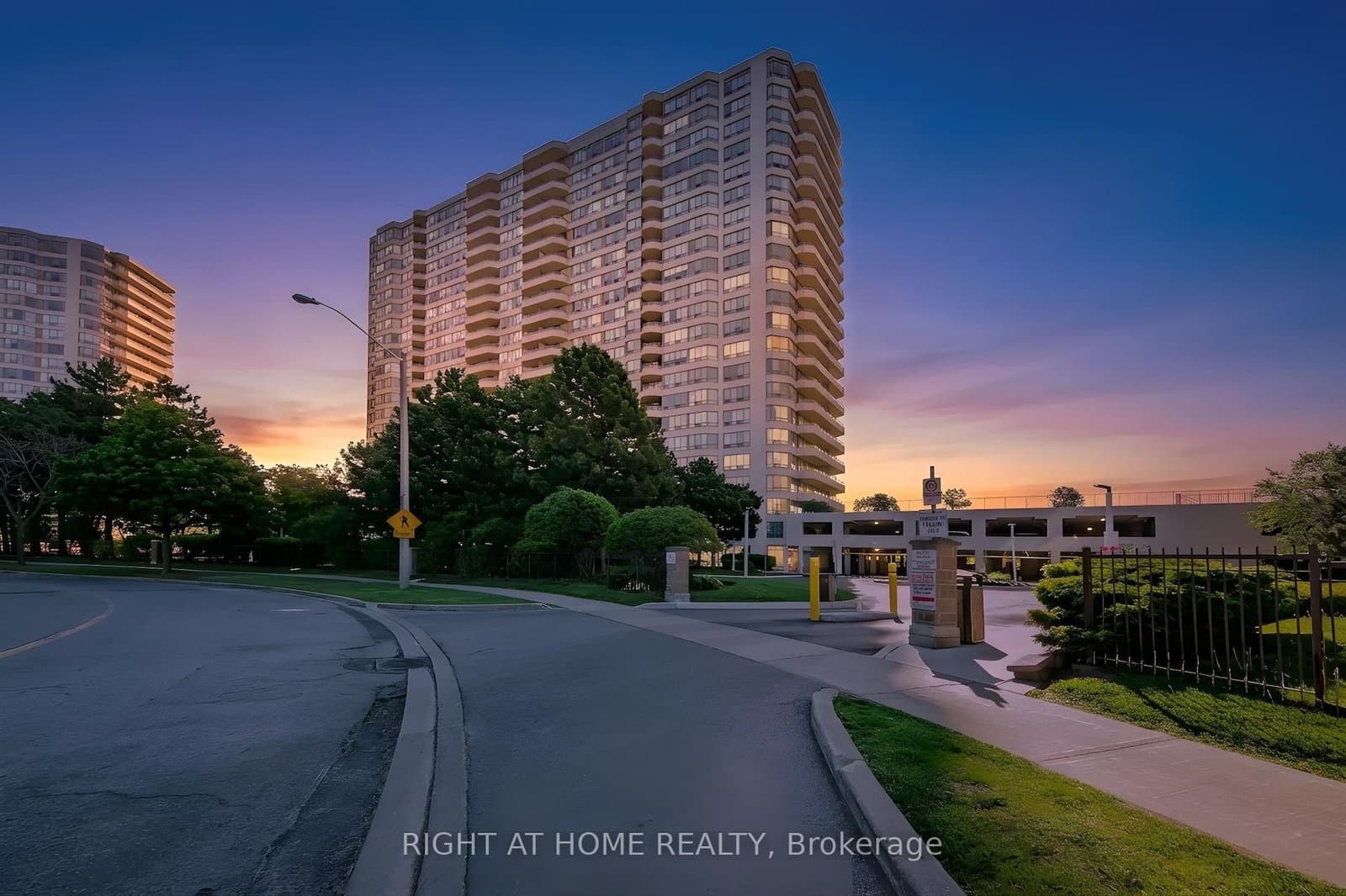 #2027 - 3 Greystone Walk Drive