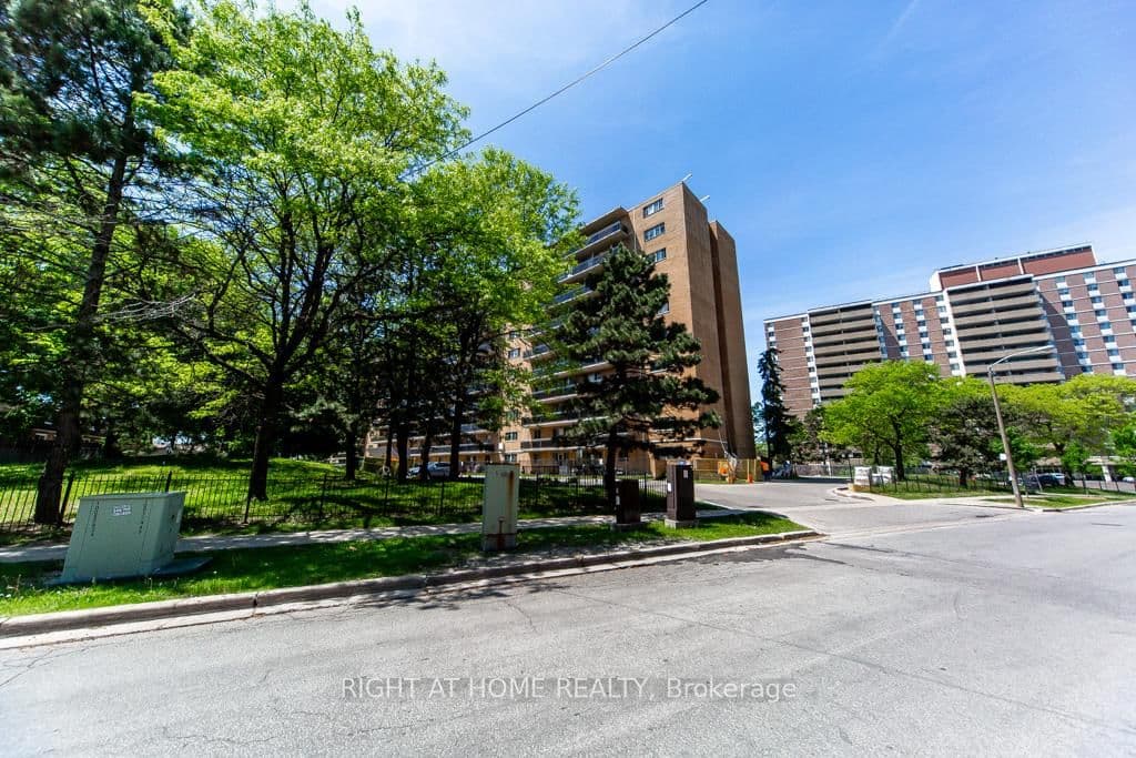 #315 - 100 Dundalk Drive