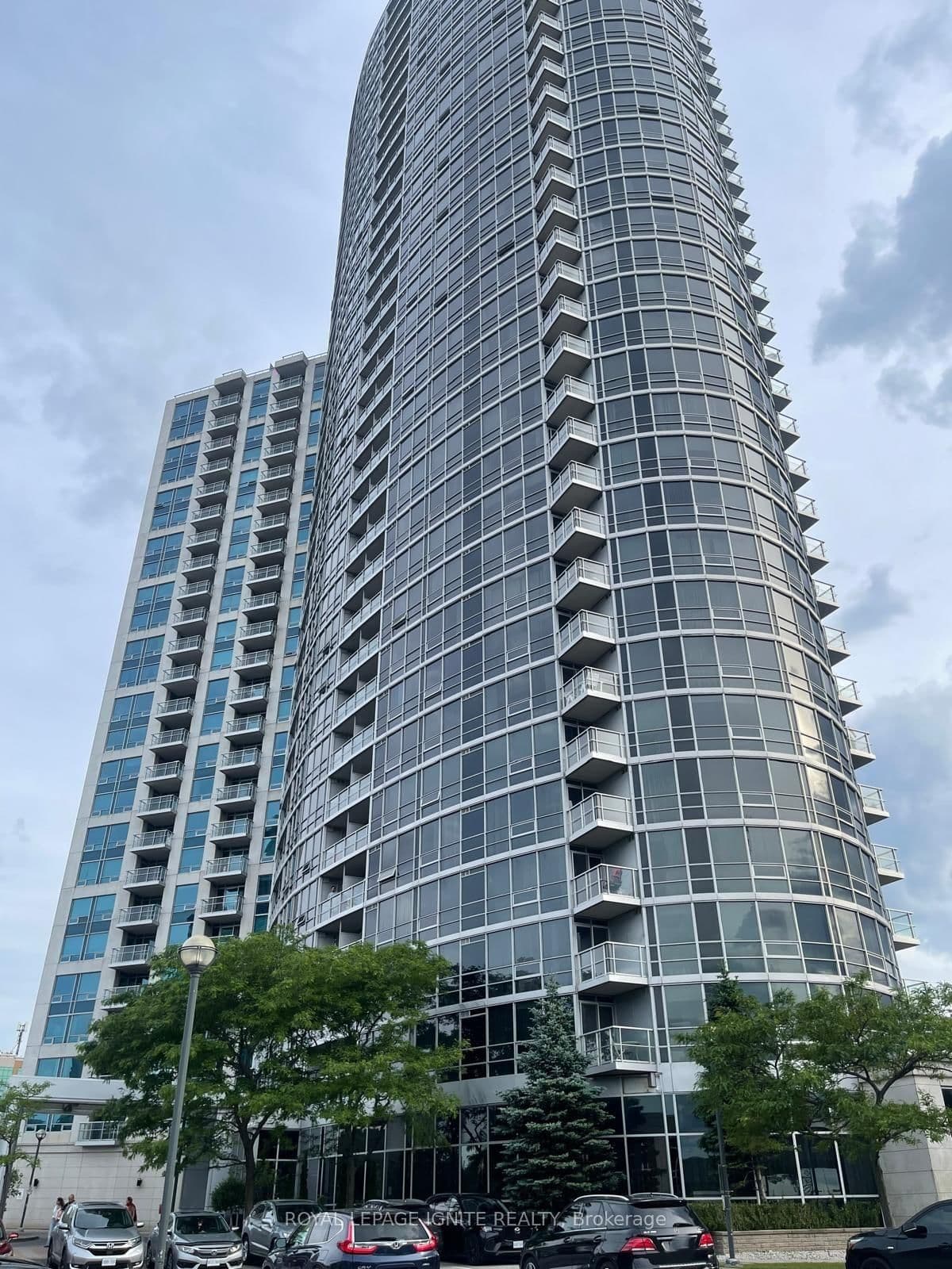 #711 - 83 Borough Drive