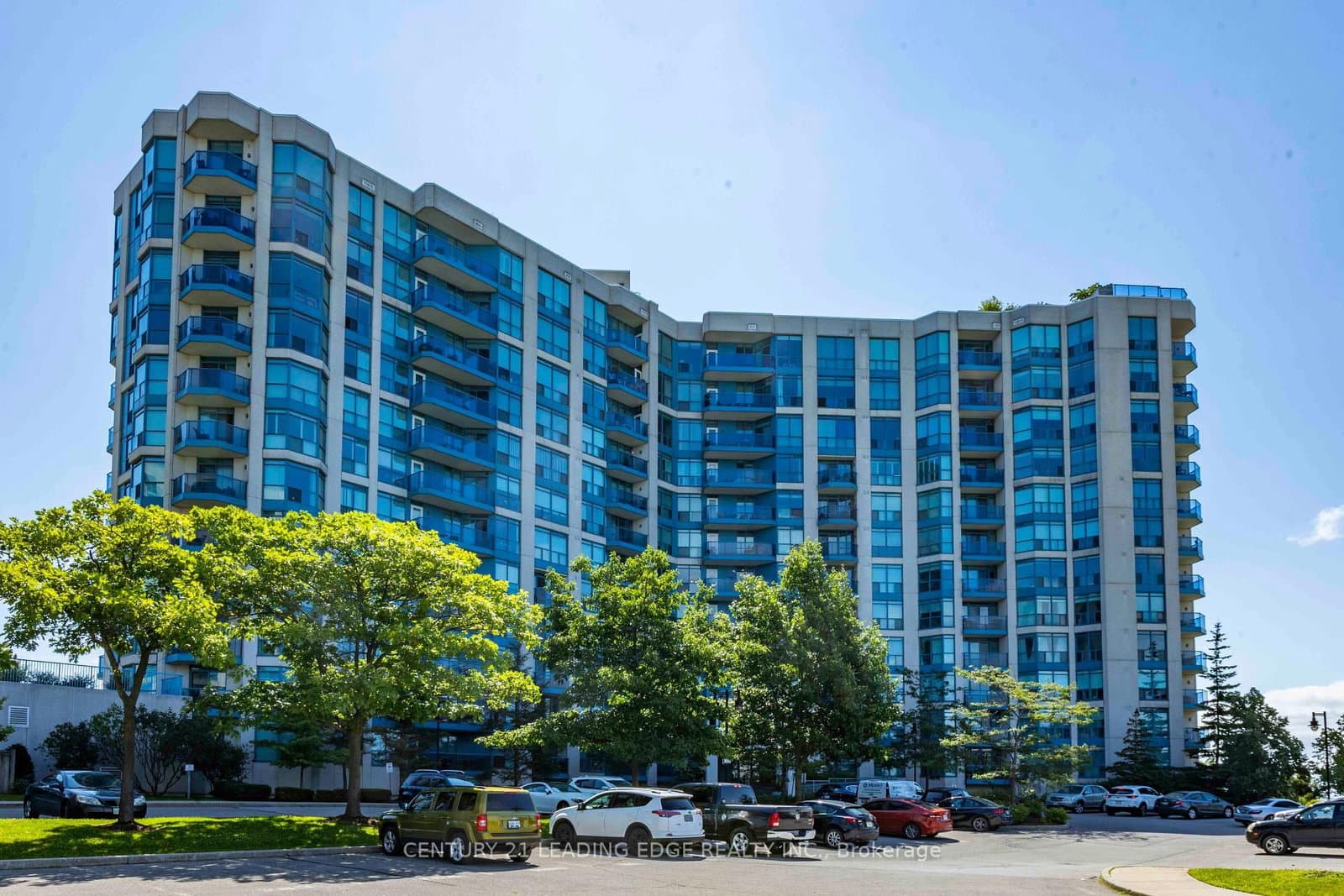 #402 - 340 Watson Street W