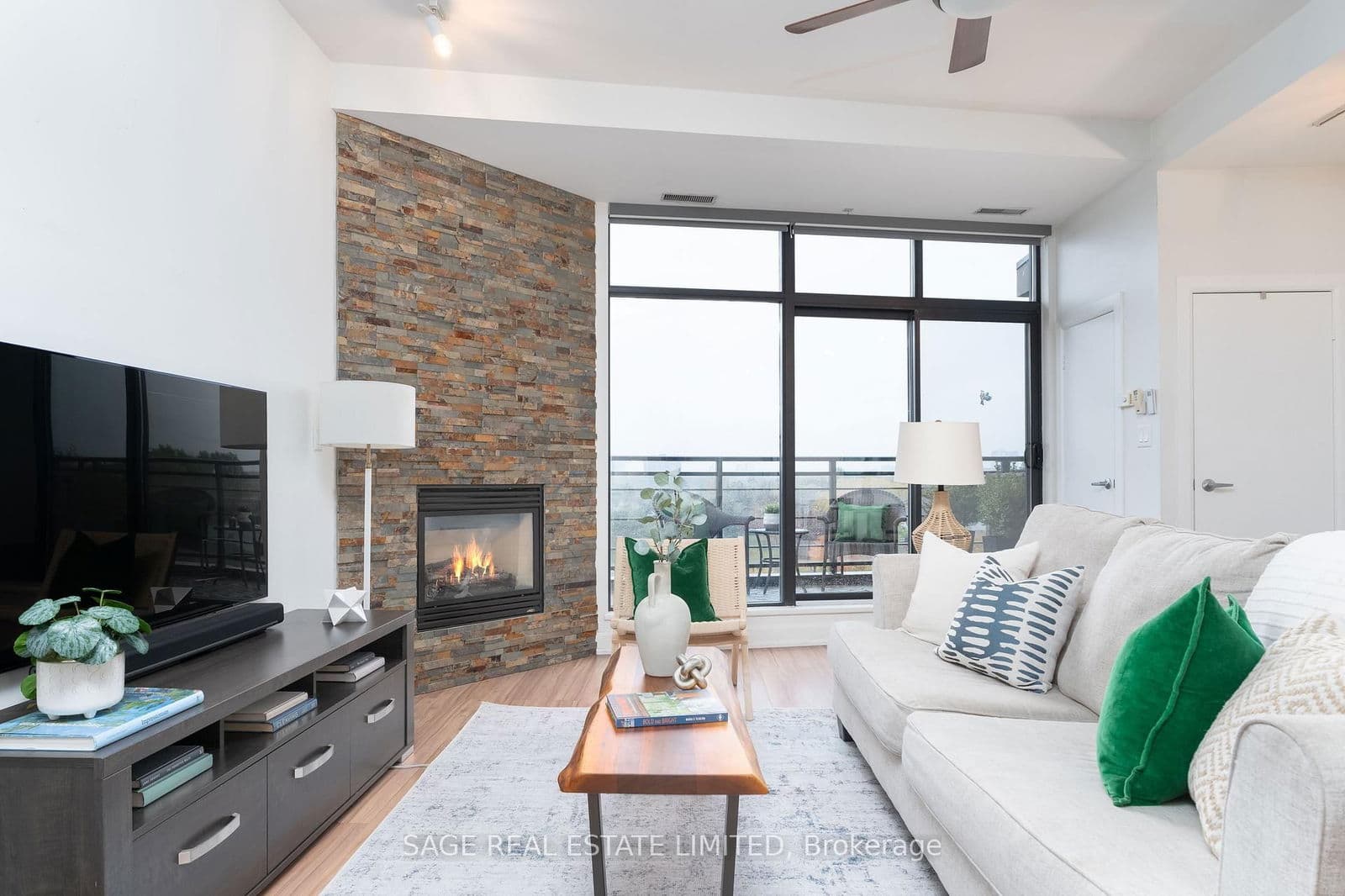 160 Fallingbrook Road, Unit 404