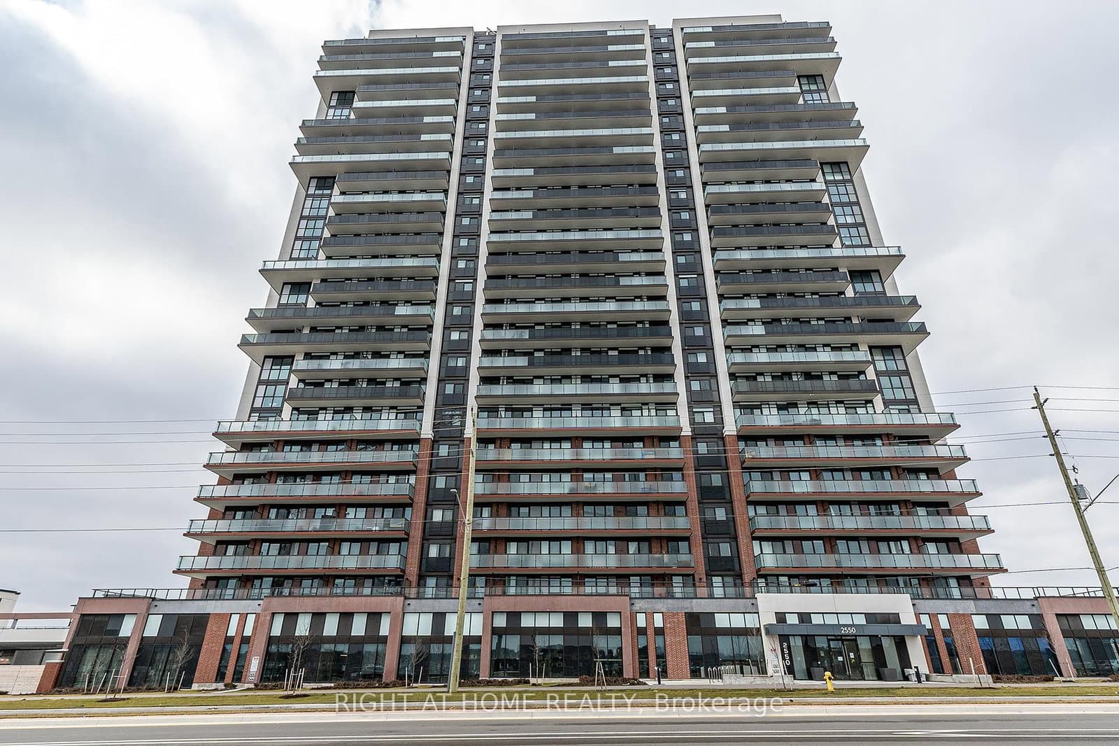 2550 Simcoe Street N, Unit 1012