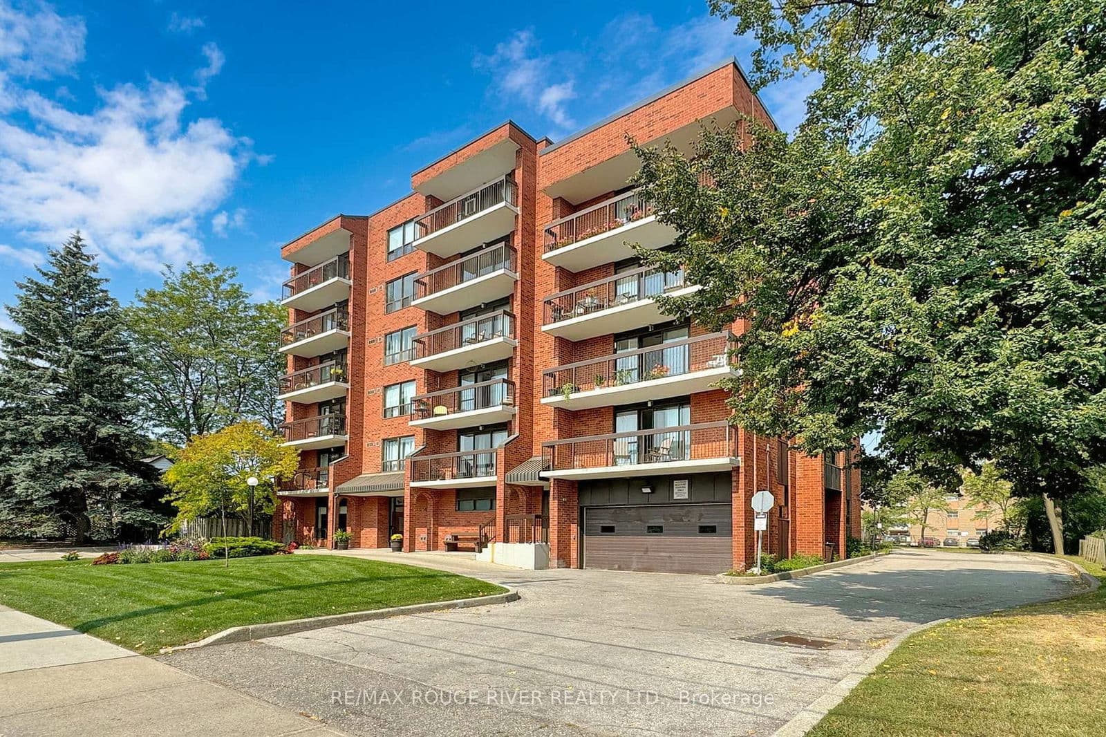 3734 St Clair Avenue E, Unit 303