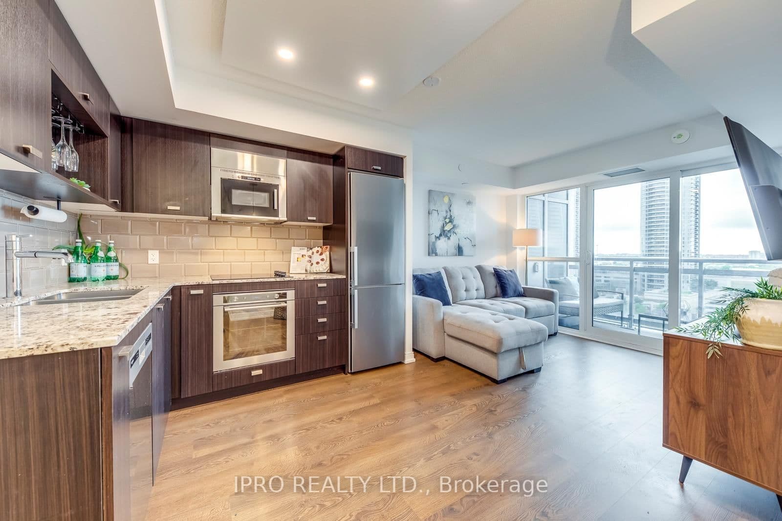 275 Village Green Square, Unit 1015