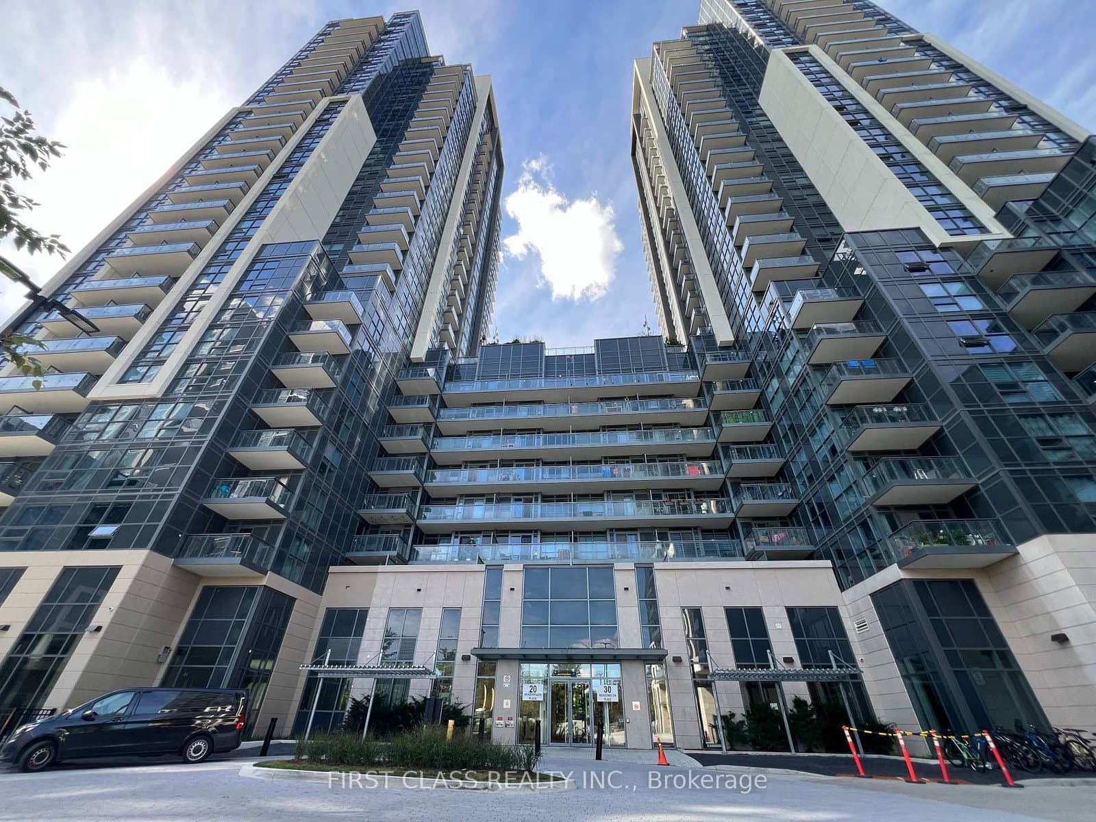 20 Meadowglen Place, Unit 428