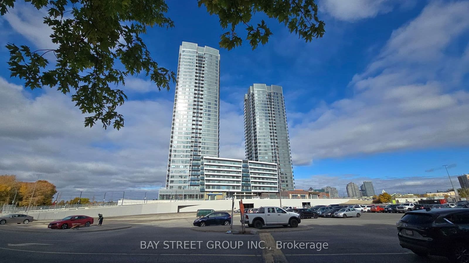 50 Upper Mall Way, Unit 2711B