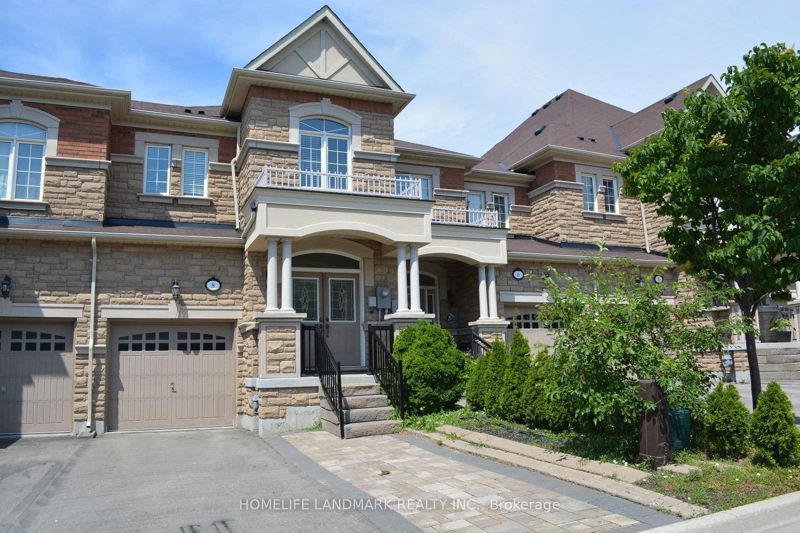 8 Spruce Pine Crescent