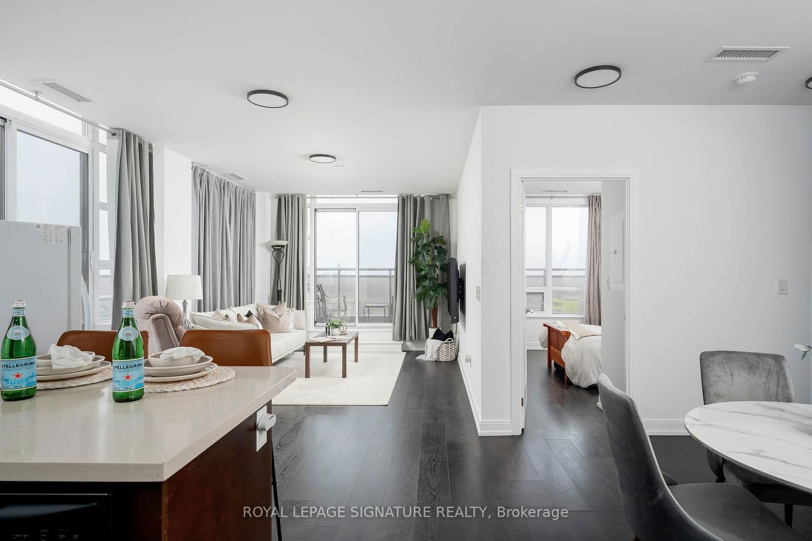 540 Bur Oak Avenue, Unit 707