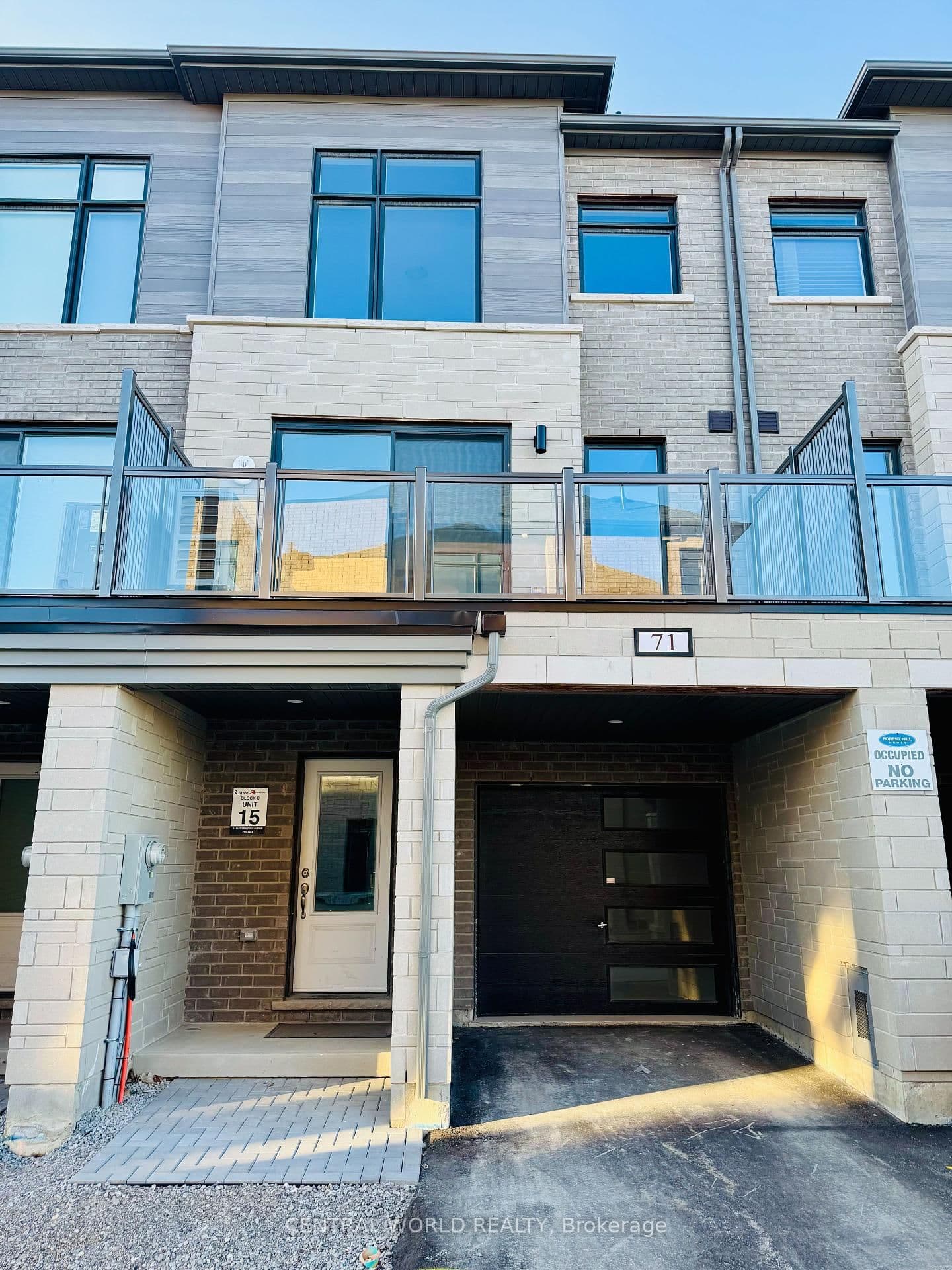 71 RUSTLE WOODS Avenue