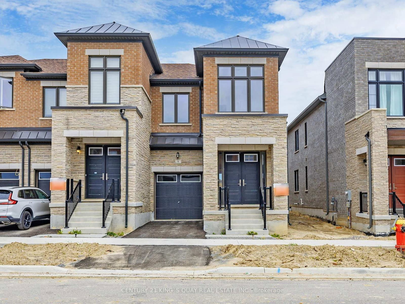 8 Schmeltzer Crescent