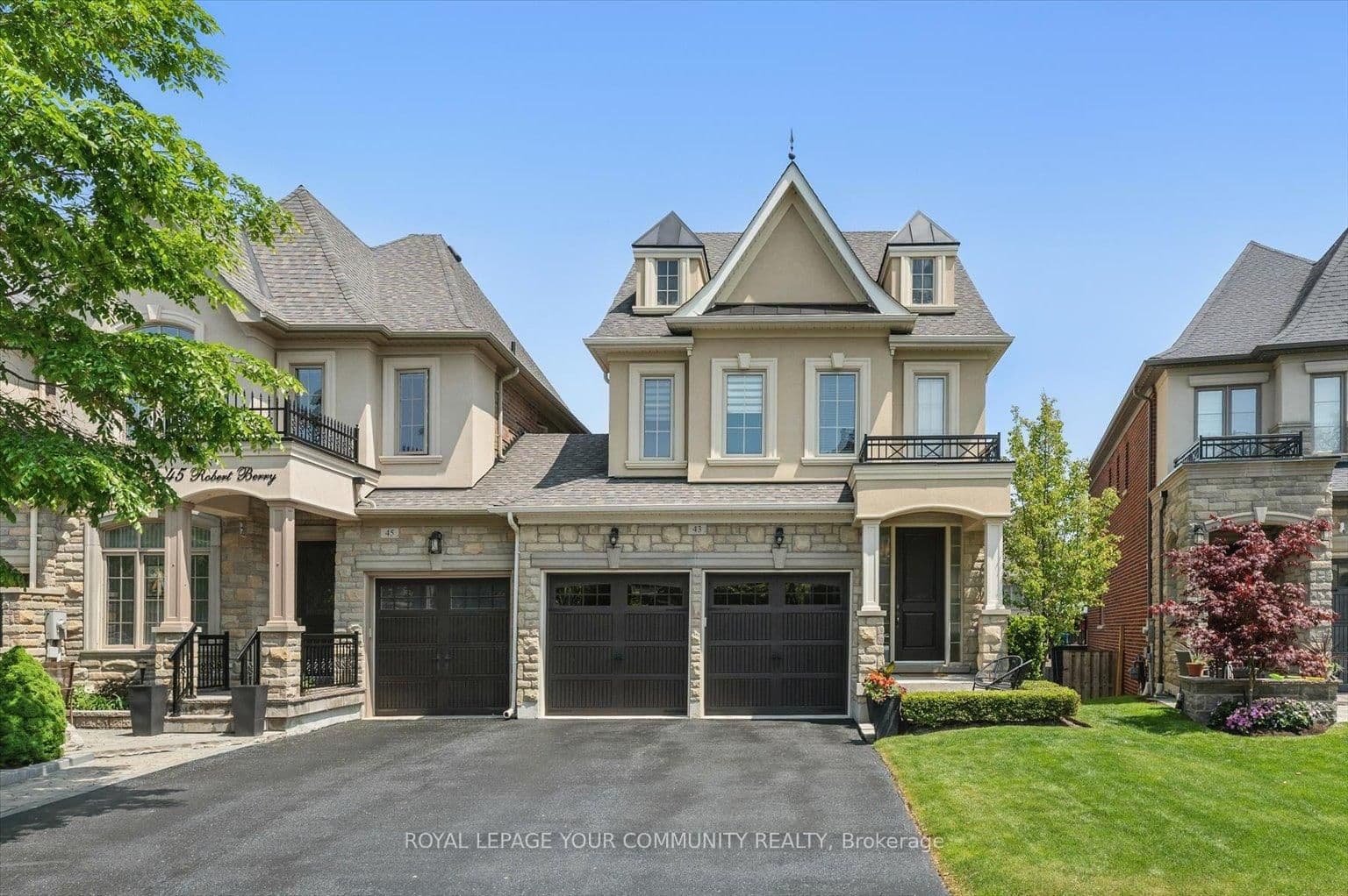 43 Robert Berry Crescent