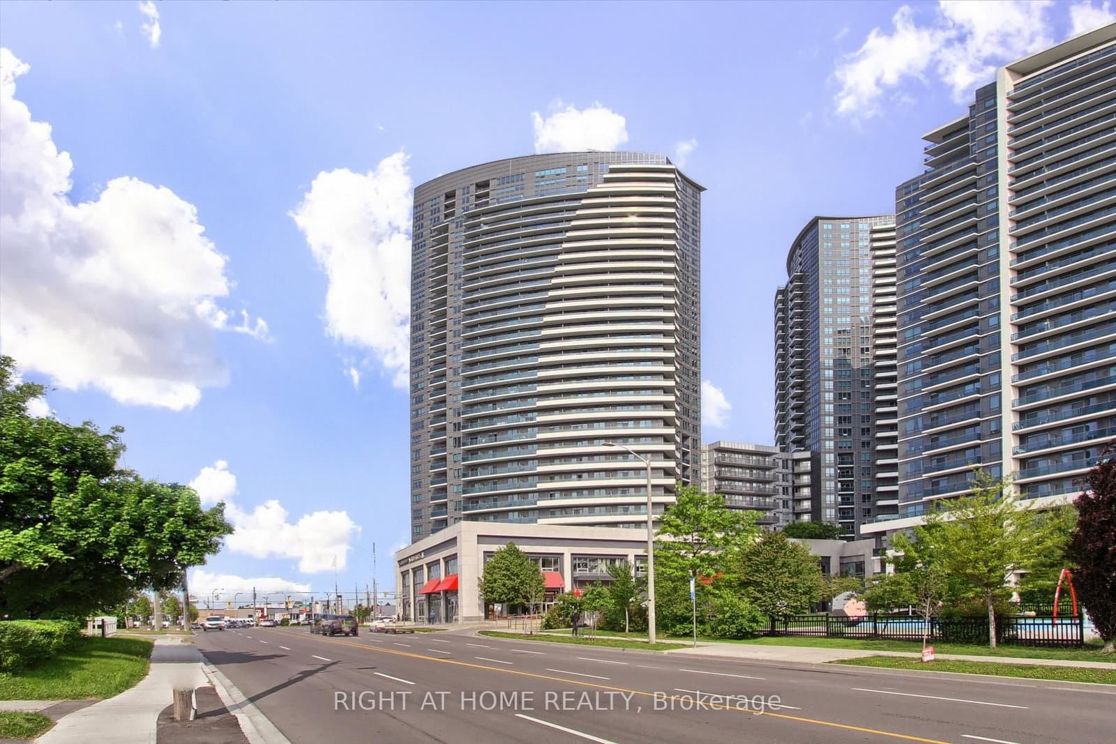 7161 Yonge Street, Unit 422