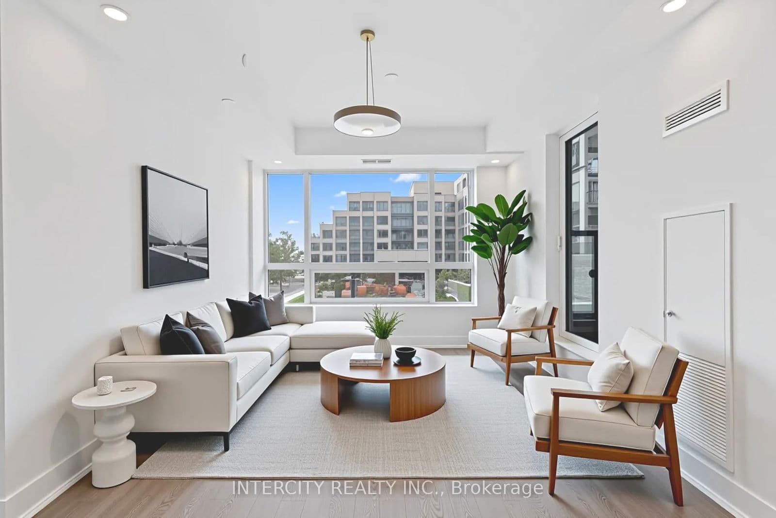 2075 King Road, Unit 250