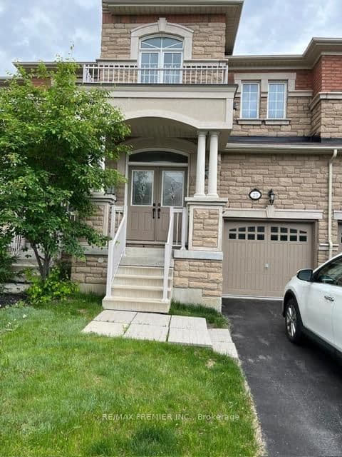 23 Spruce Pine Crescent