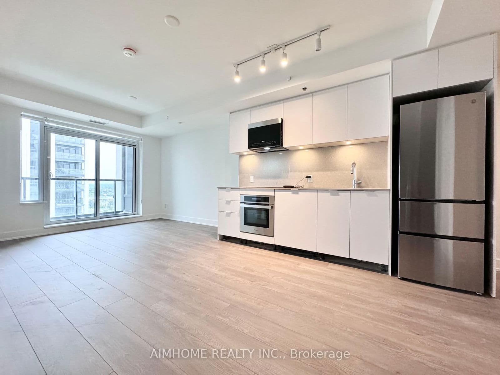 #1711 - 8 Cedarland Drive