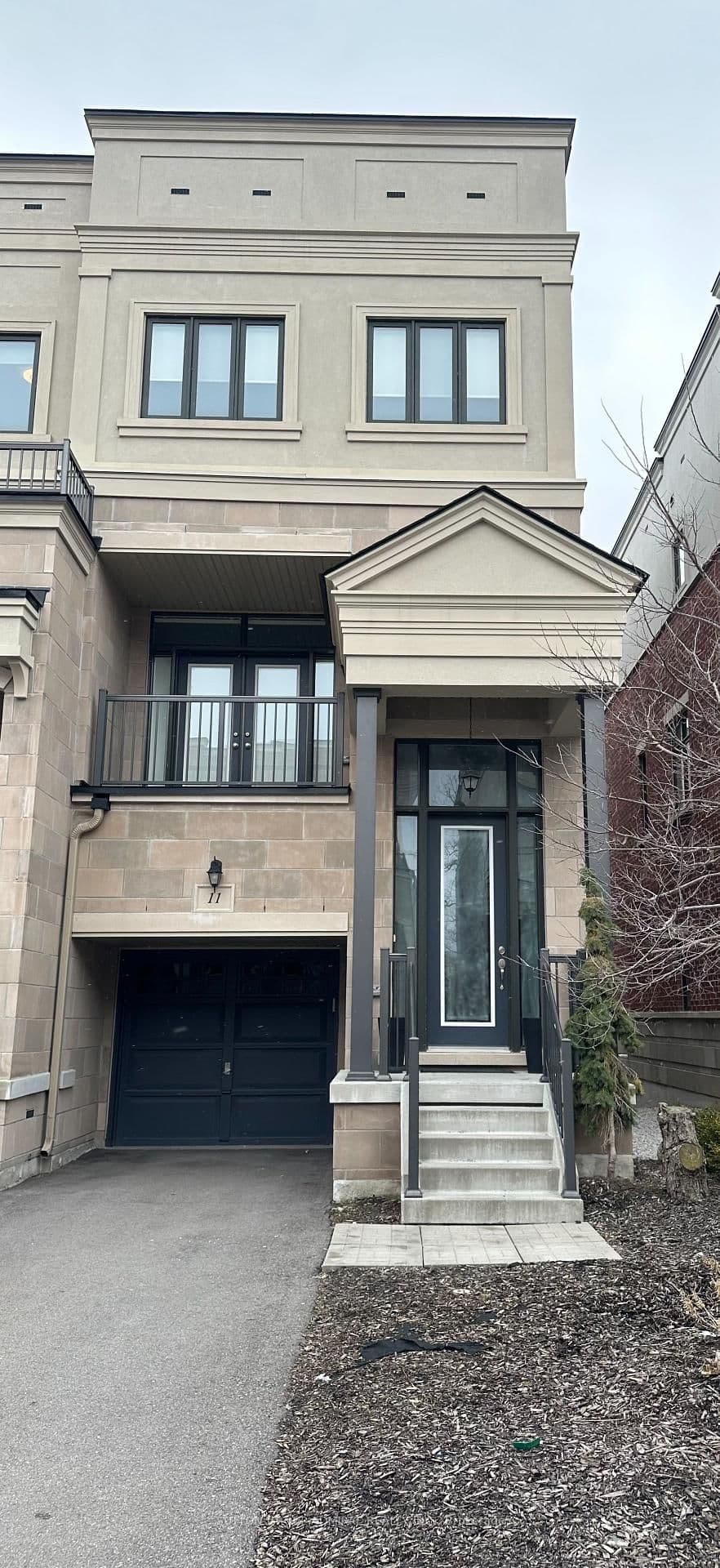 11 Arianna Crescent