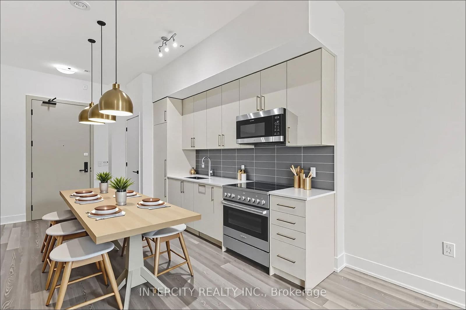 2075 King Road, Unit 120