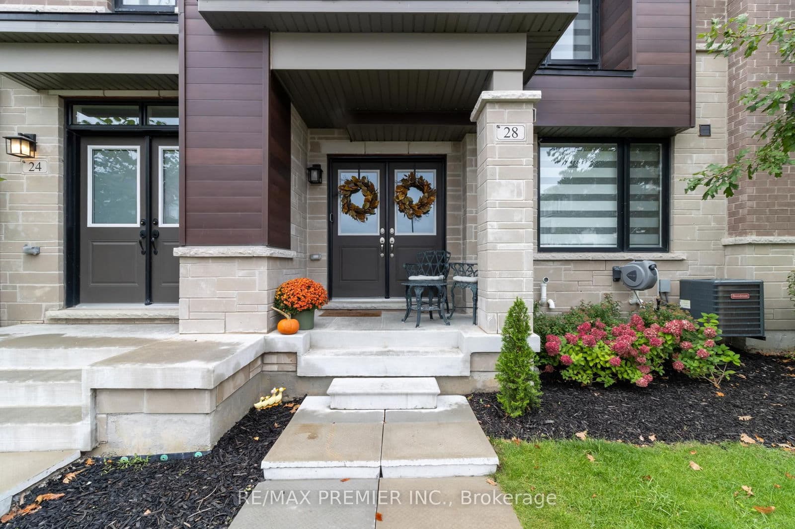 28 Holyrood Crescent