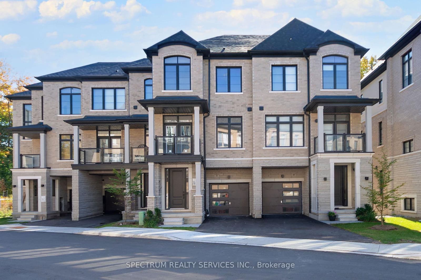 35 De La Roche Drive