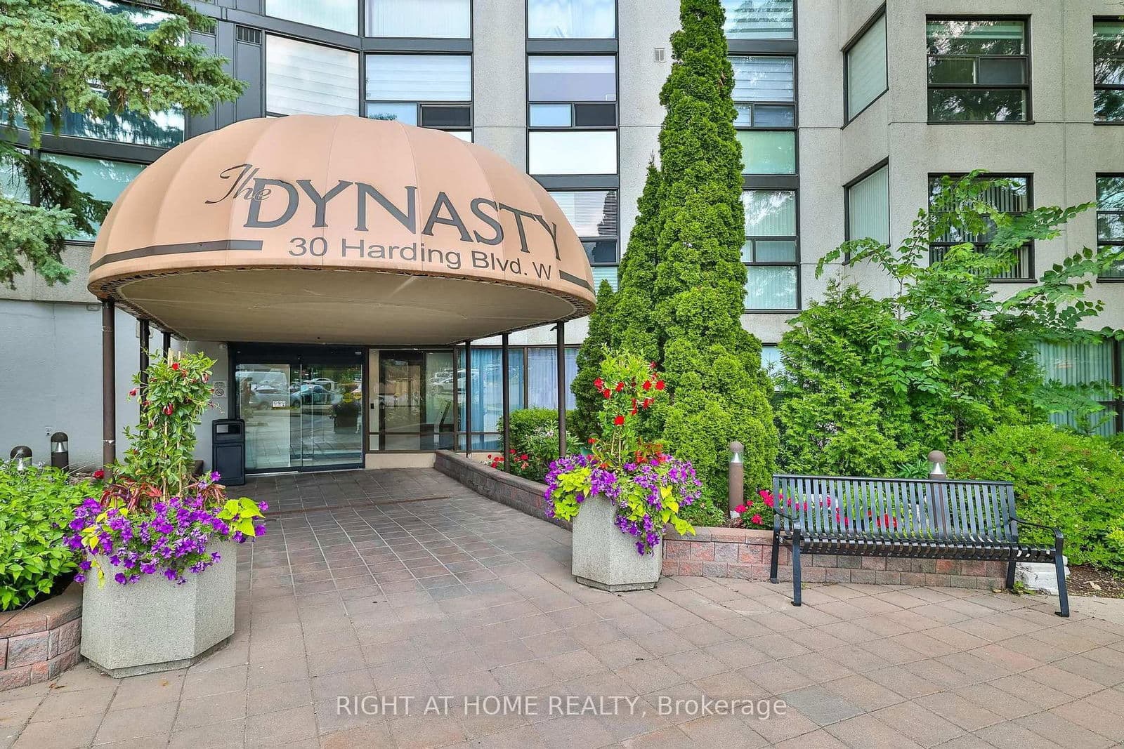 #802 - 30 Harding Boulevard W