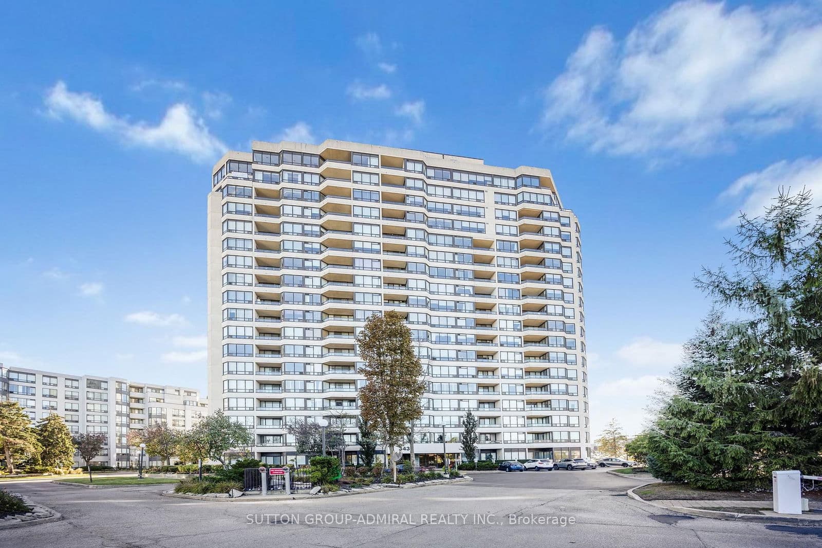 #1402 - 343 Clark Avenue W