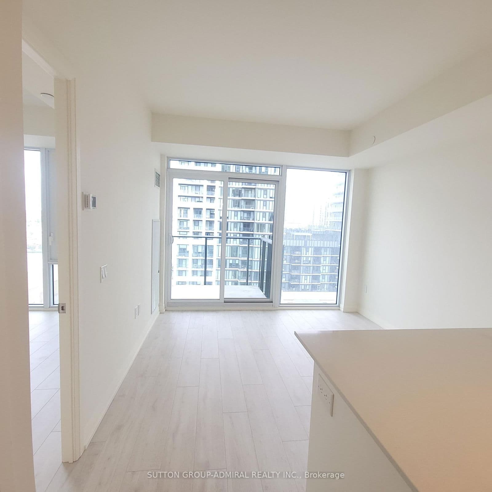 27 Korda Gate, Unit 810