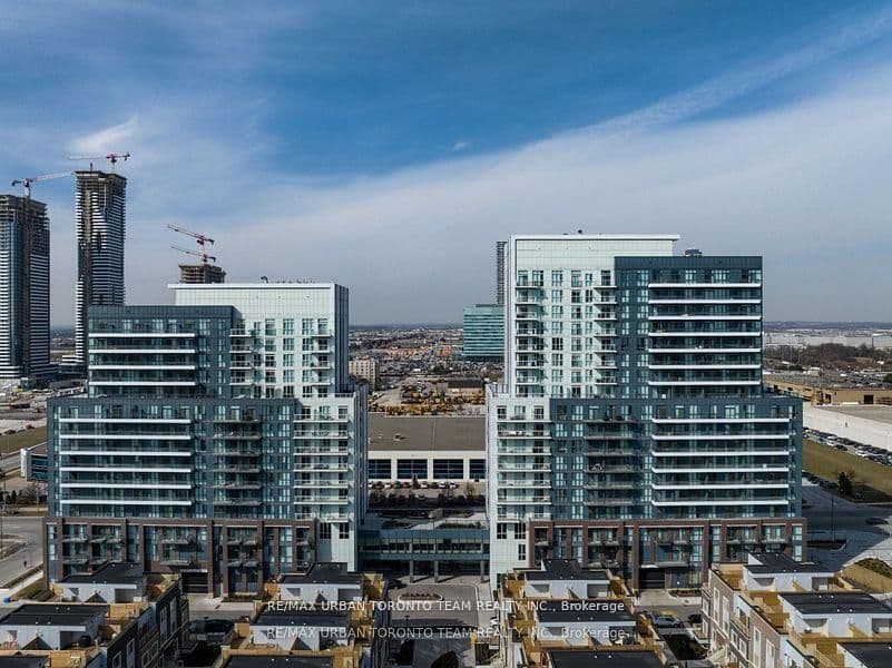 10 Honeycrisp Crescent, Unit 301