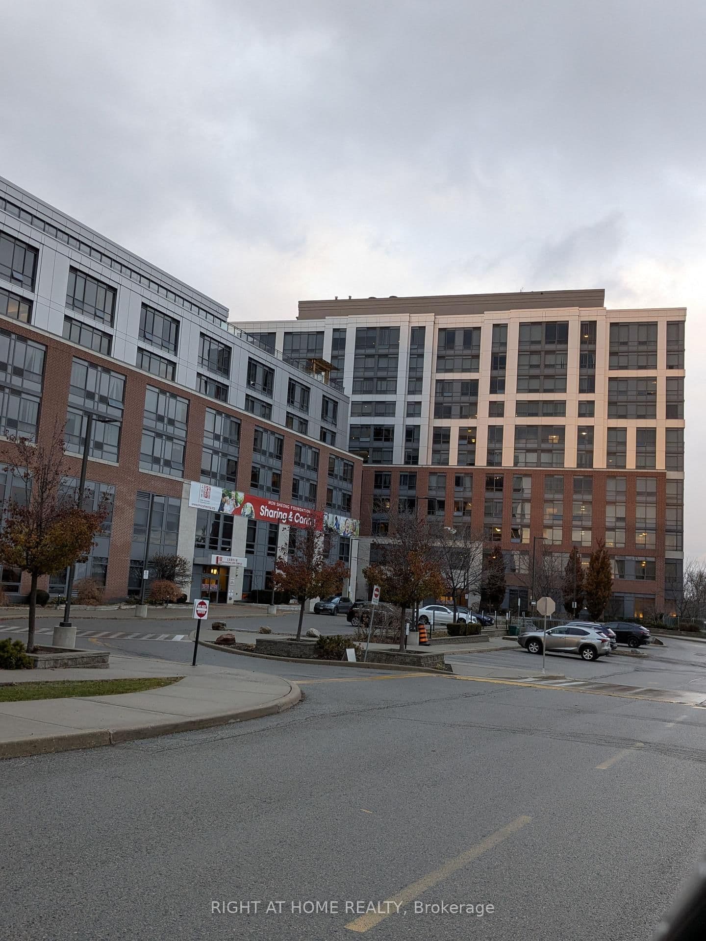 #A609 - 11211 YONGE Street