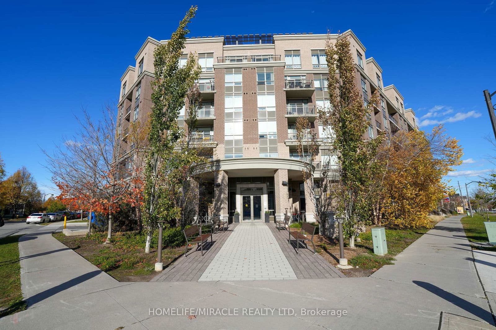 540 Bur Oak Avenue, Unit 216