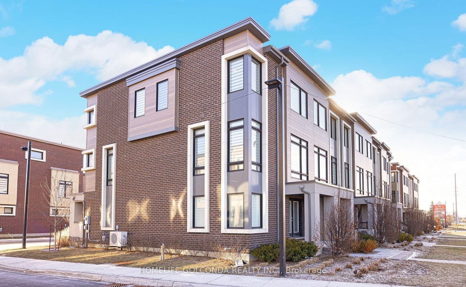 206 Moneypenny Place