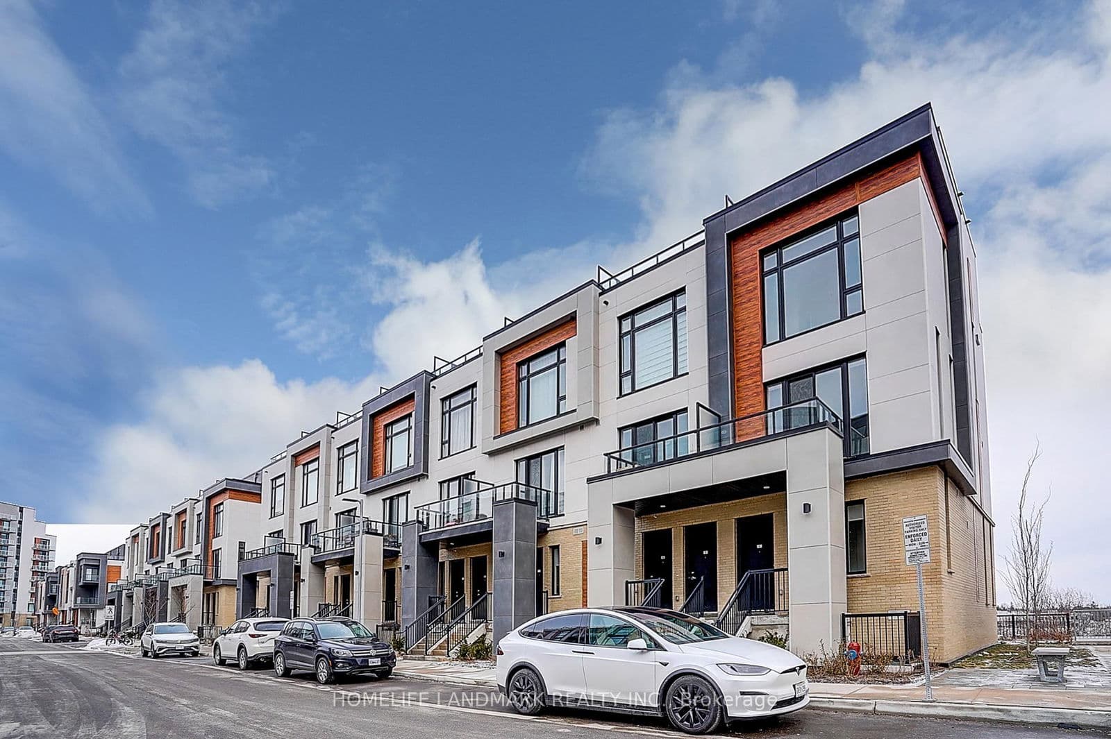 #501 - 9 Steckley House Lane