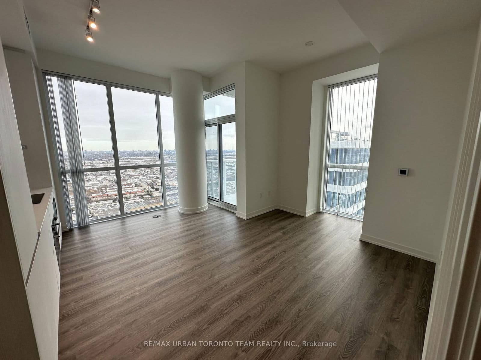 8 Interchange Way, Unit 4909