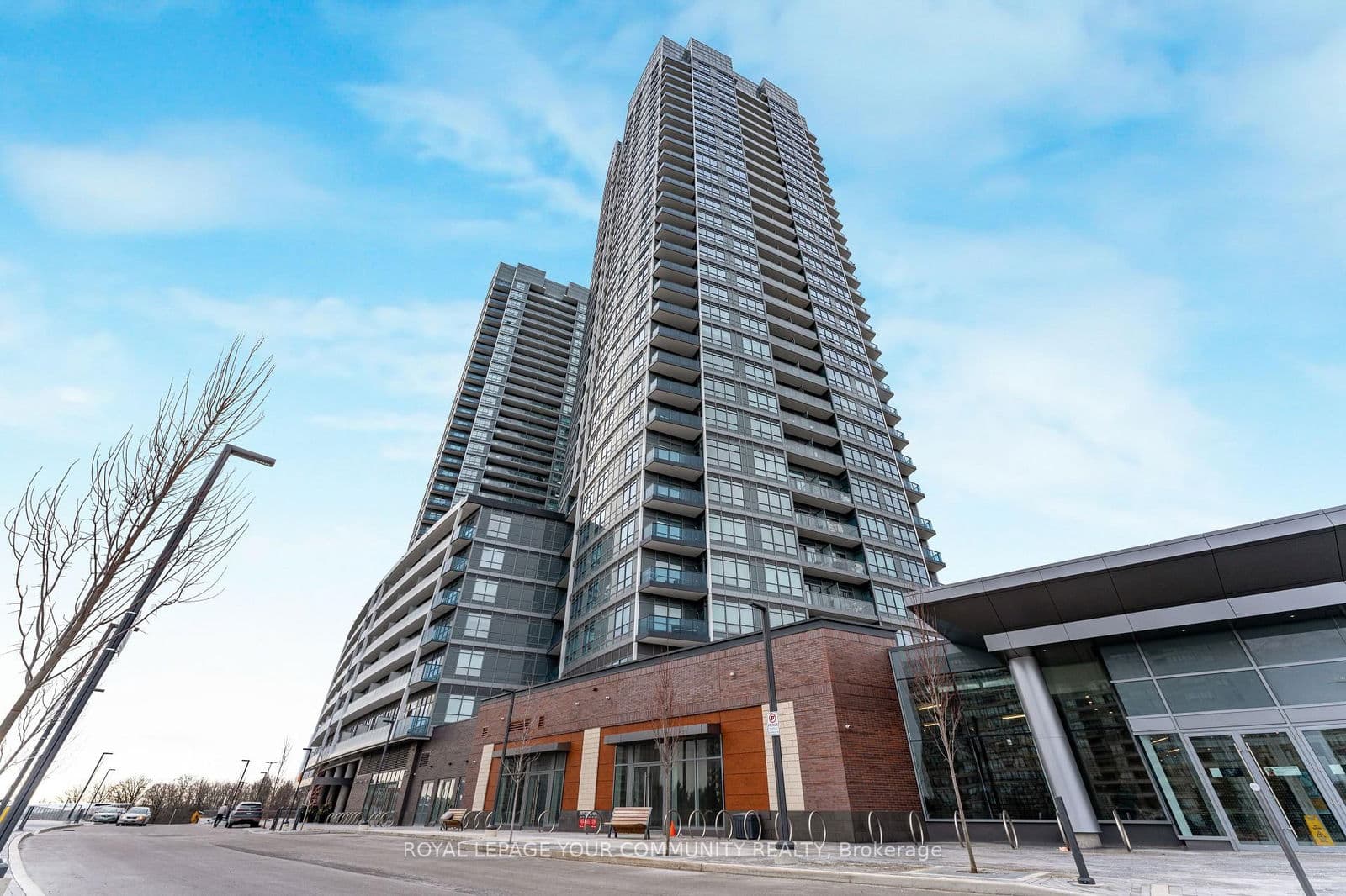 #A909 - 30 Upper Mall Way