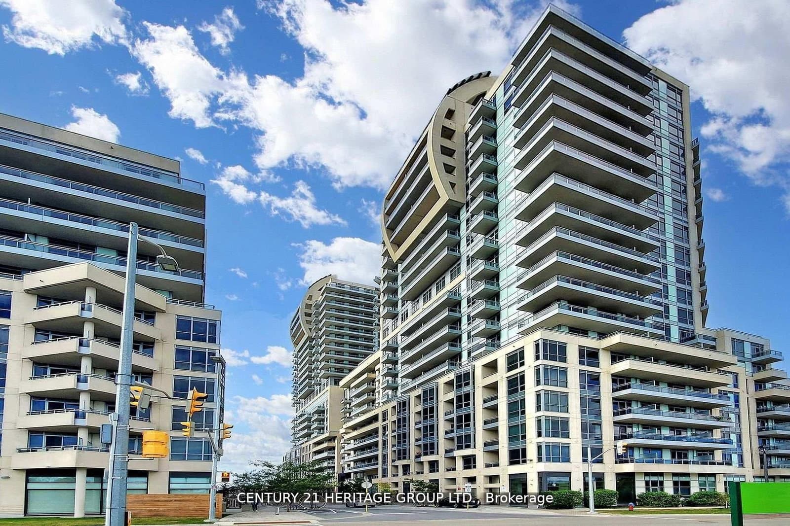 #319 - 9201 Yonge Street