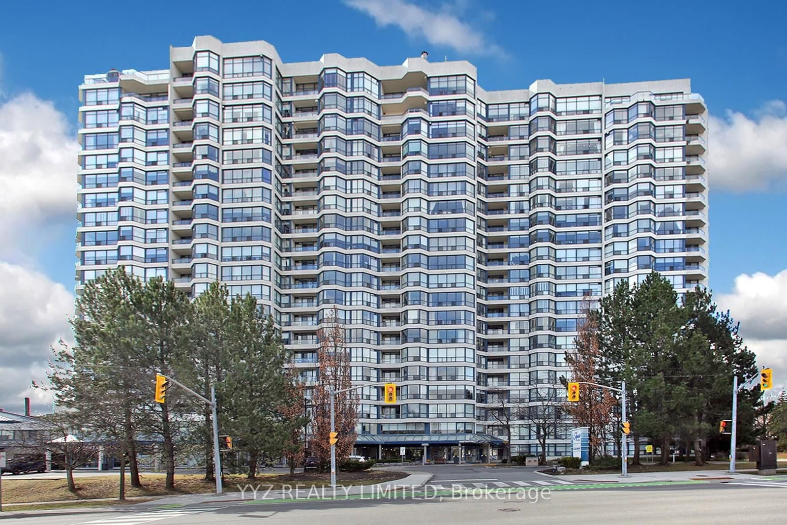 #808 - 1 Clark Avenue W