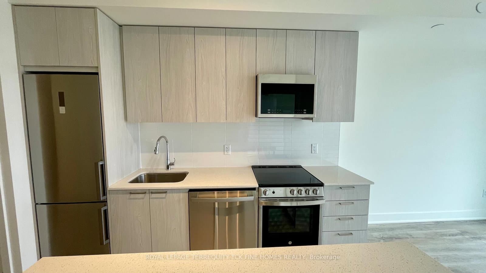 185 Deerfield Road, Unit 706