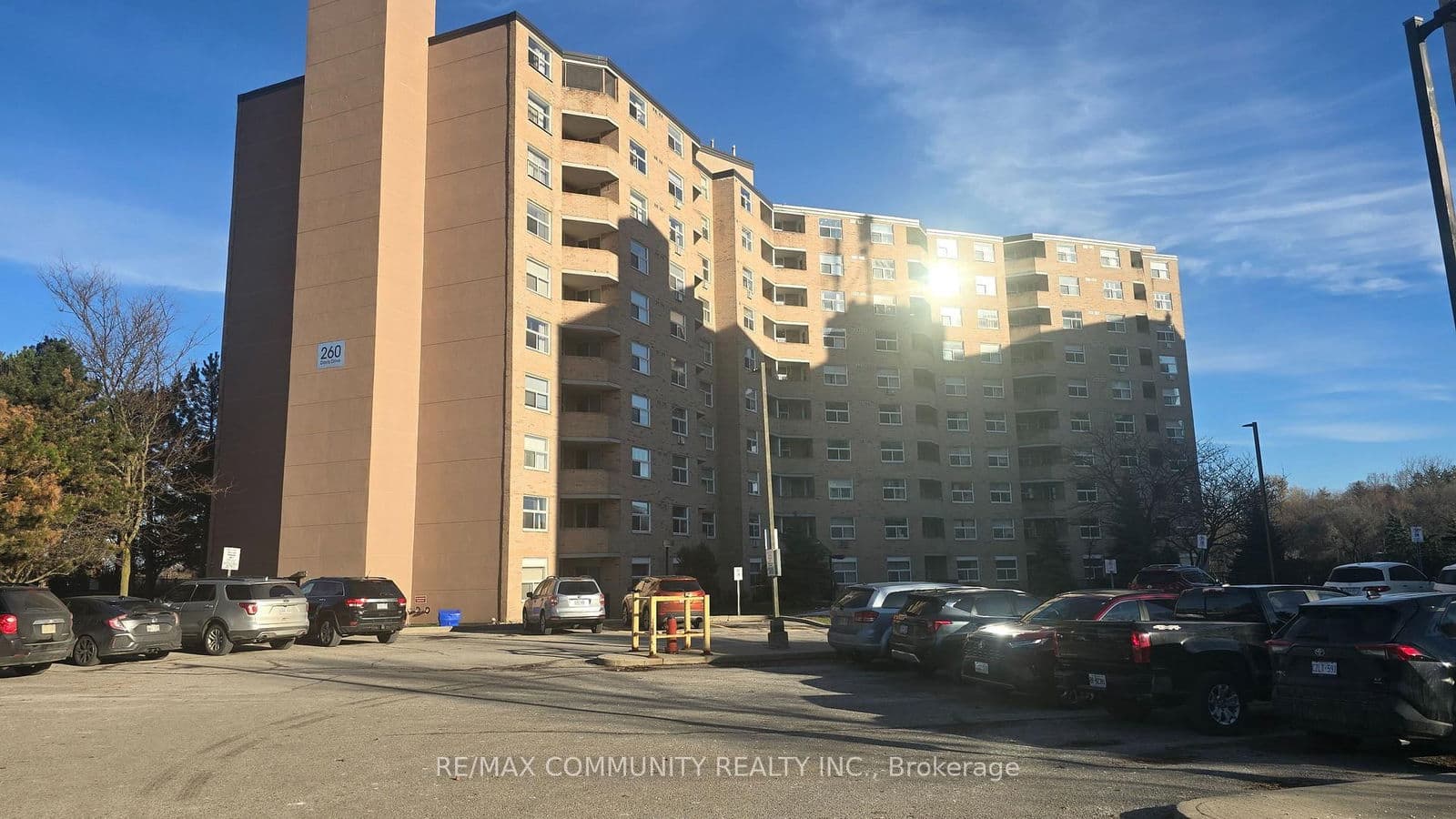 #907 - 260 Davis Drive