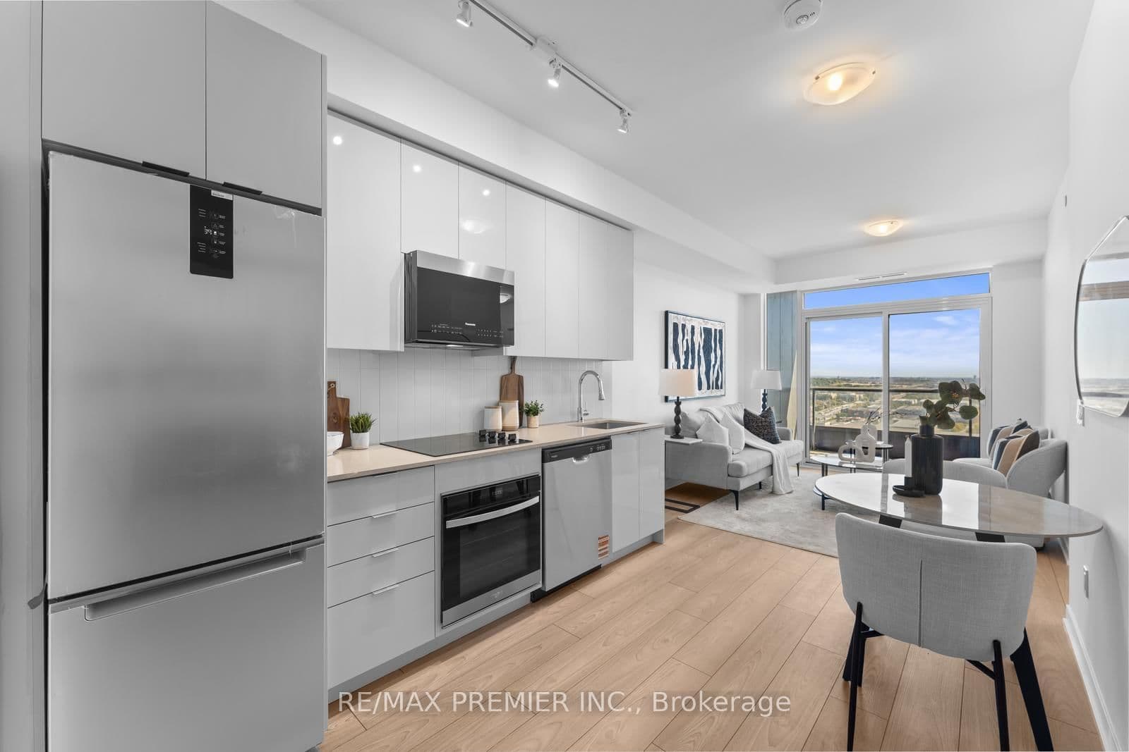 #2206 - 474 Caldari Road