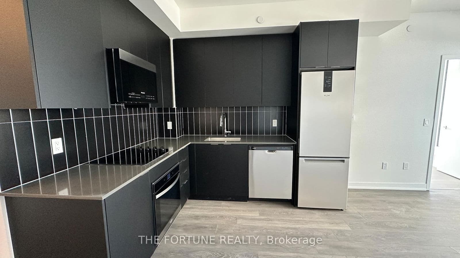 10 Abeja Street, Unit 913