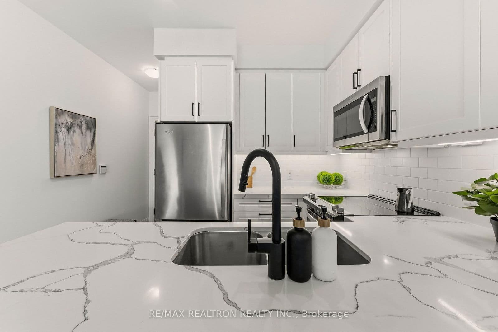 #1301 - 20 Gatineau Drive N