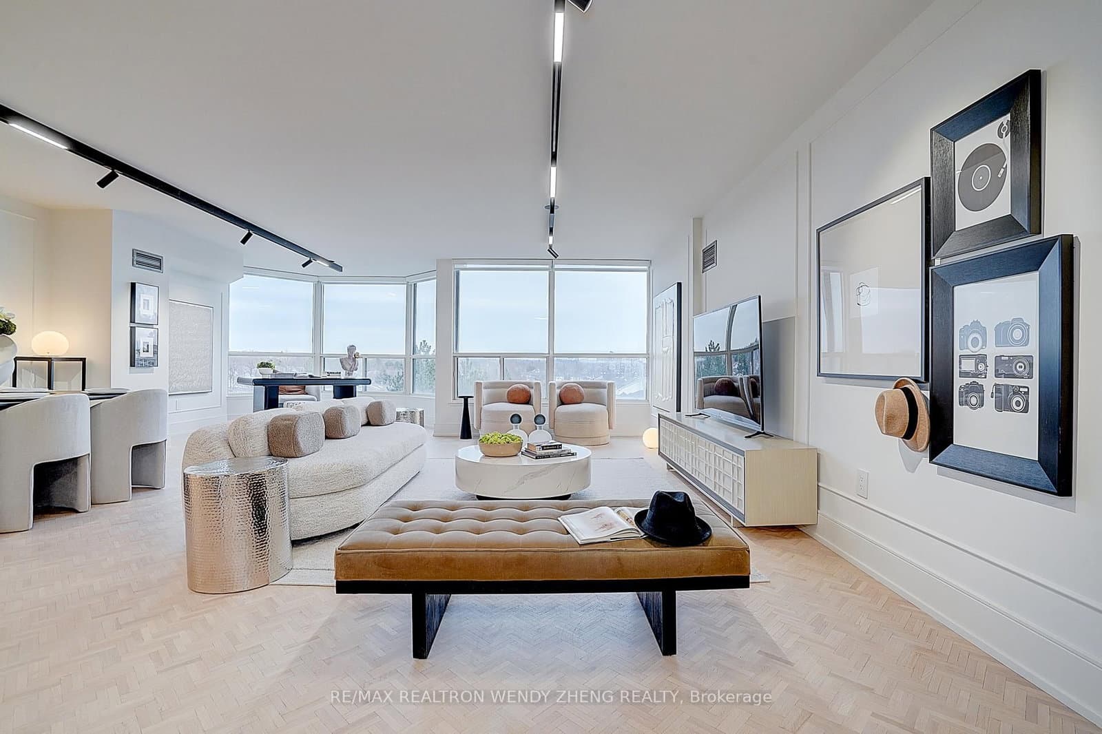 #608 - 1 Clark Avenue W