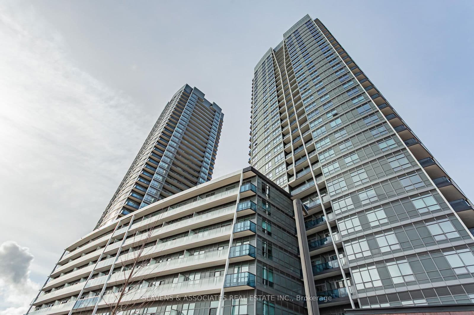 #A719 - 30 Upper Mall Way