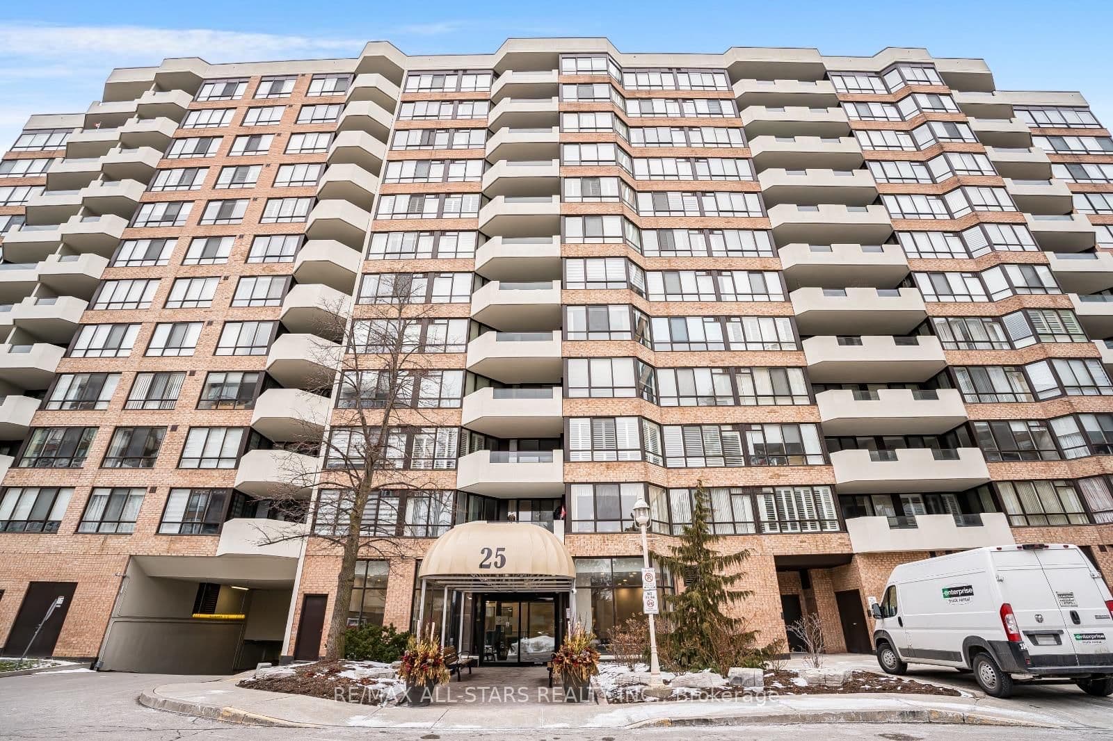 #817 - 25 Austin Drive