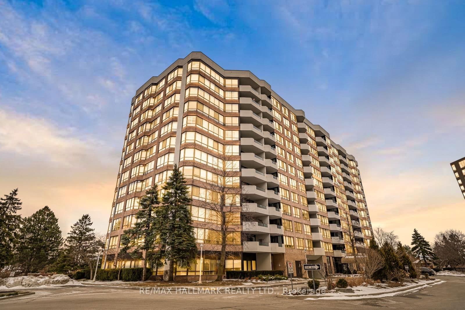 #817 - 25 Austin Drive