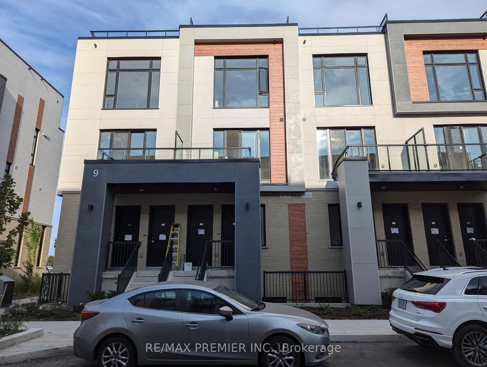 #513 - 9 Steckley House Lane